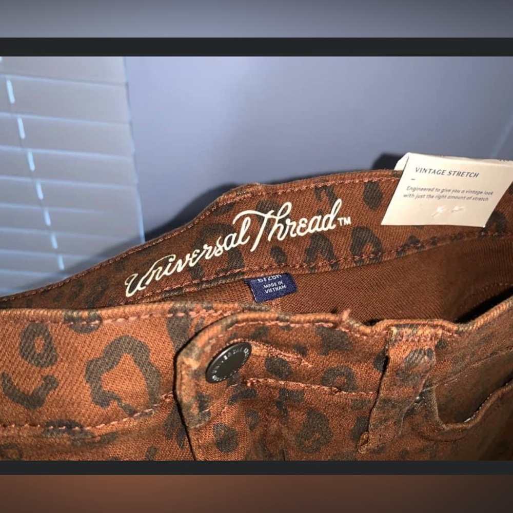 Universal Thread Jeans - Picture 2 of 2